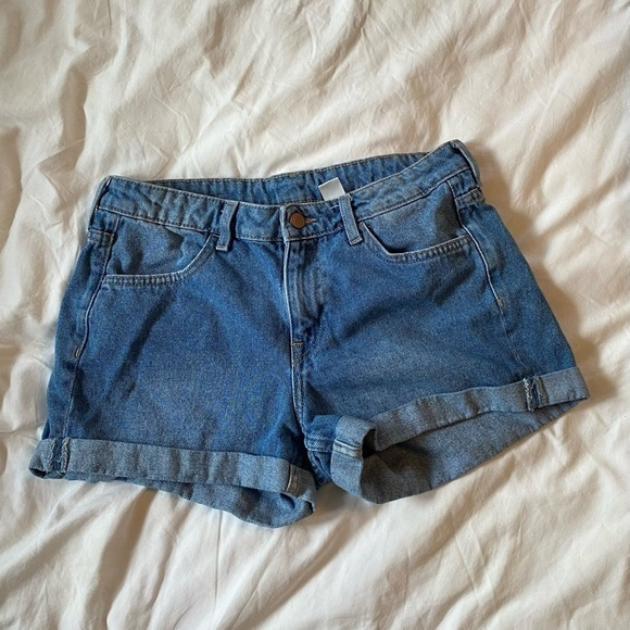 H&M Pants - H & M Cuffed Denim Jean Shorts Size 8 Great Condition